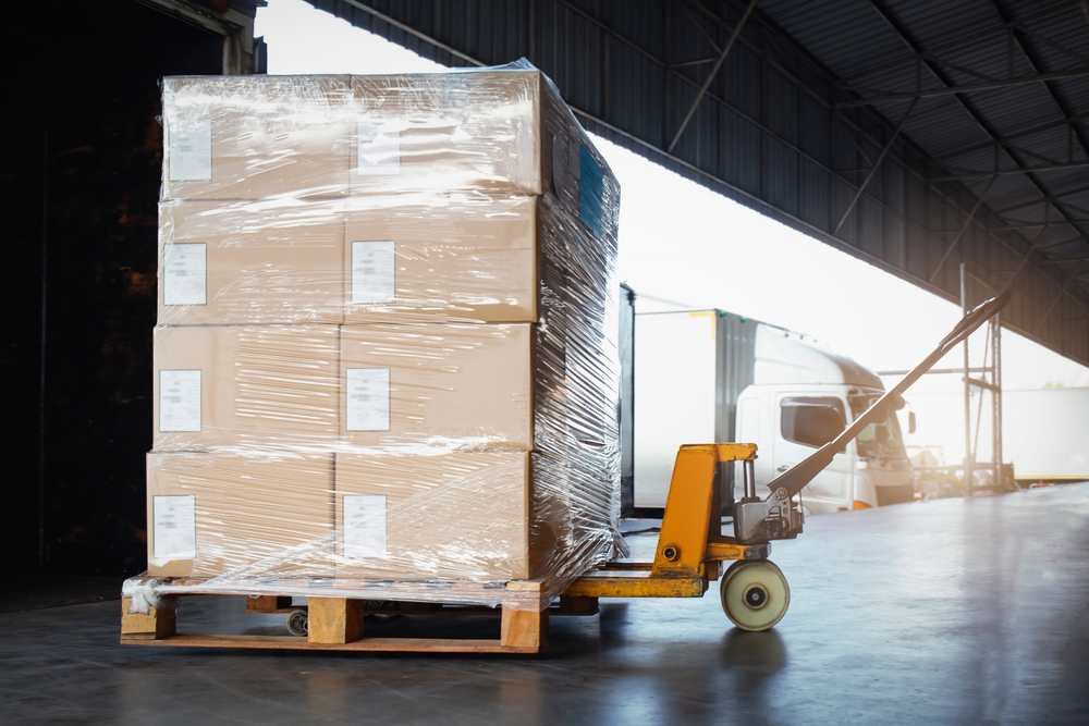 Logistics Pallet with Pallet Truck